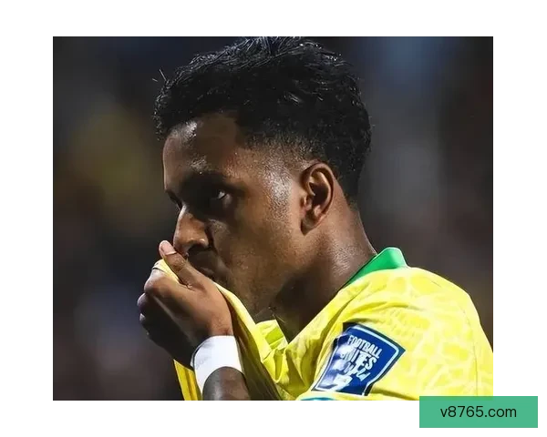 世体：弗里克强调胜利属于团队而非他本人，赢得工作人员掌声